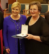 Predsjednica RH Kolinda Grabar-Kitarović odlikovala gđu. Nadicu Barun, majku dvanaestero djece
